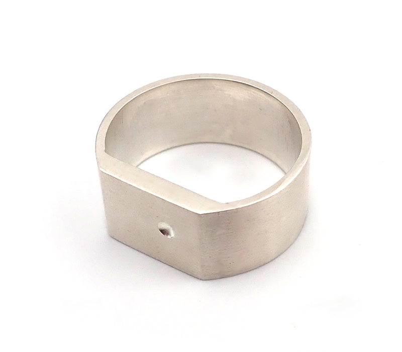 'SGNT' Ring